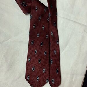 Shore and singer Nordstrom’s  tie